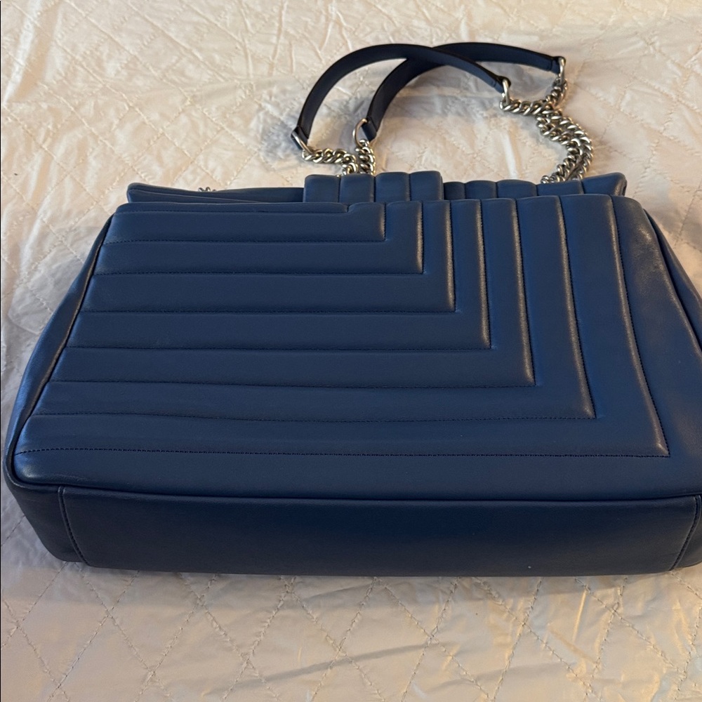 Henri Bendel 712 LARGE 5th Ave Exclusive - Picture 3 of 8